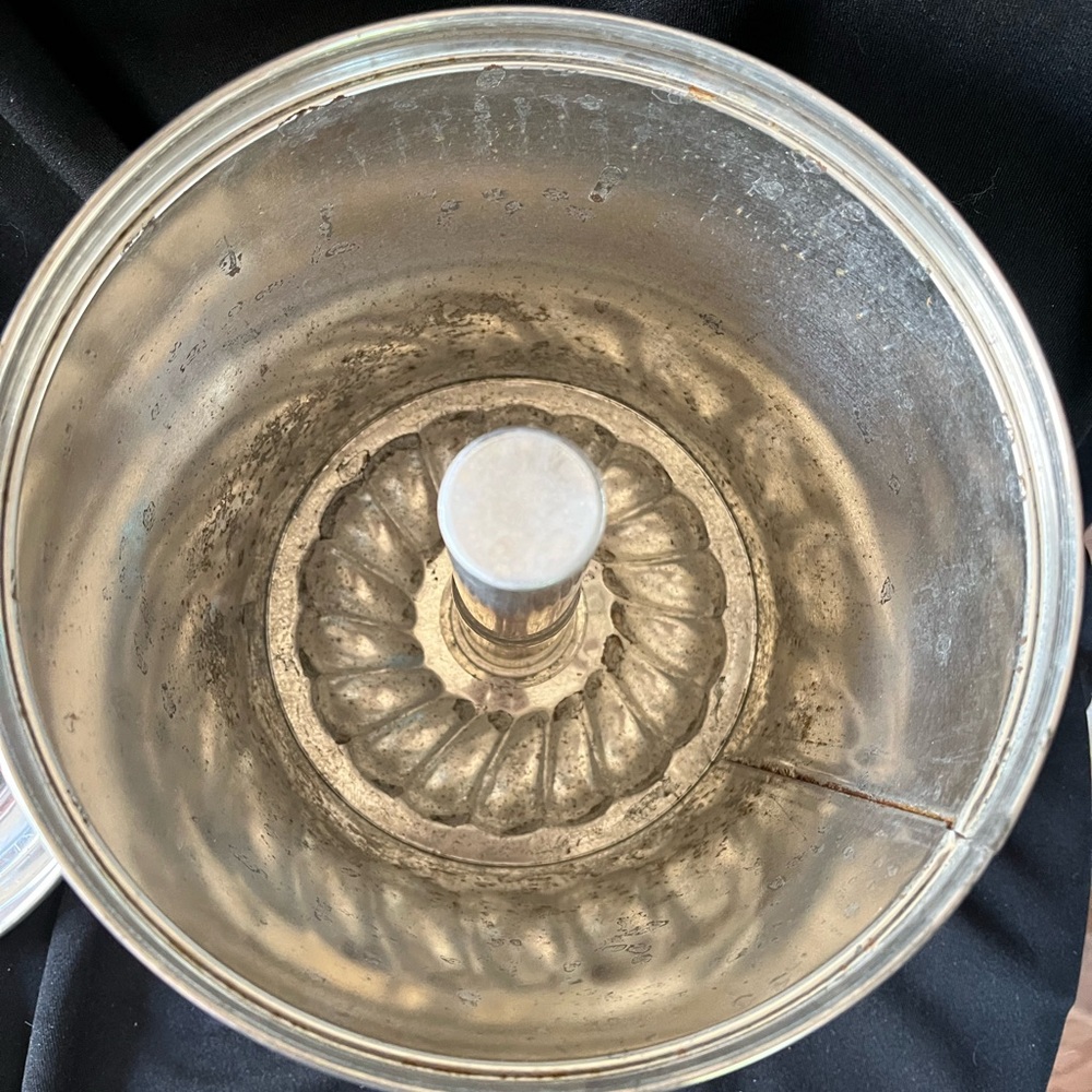 Classic Silver Angel Food / Jello Mold Tube Pan - metal - Picture 4 of 10